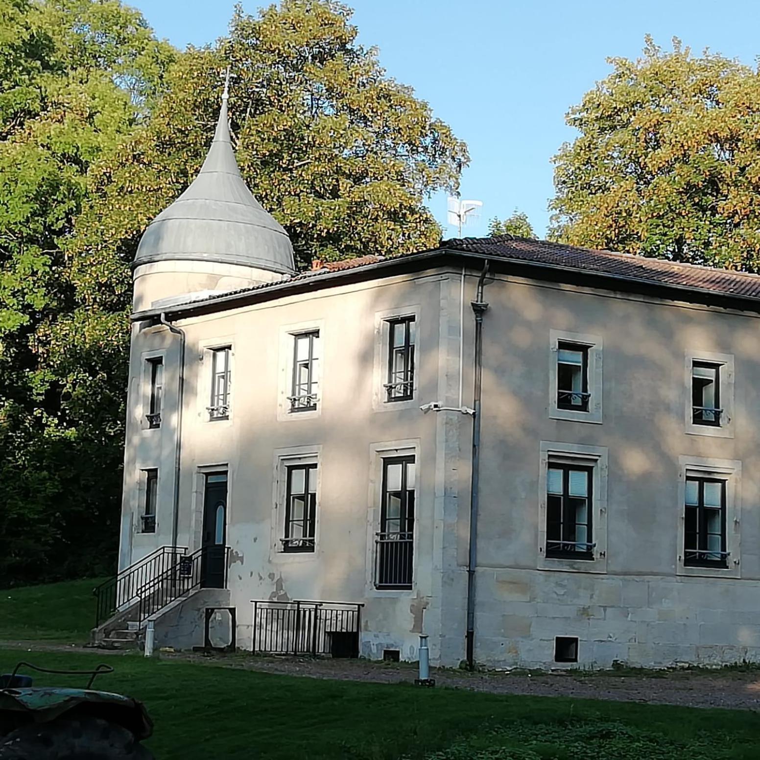Lodge Hotel De Sommedieue Verdun Экстерьер фото