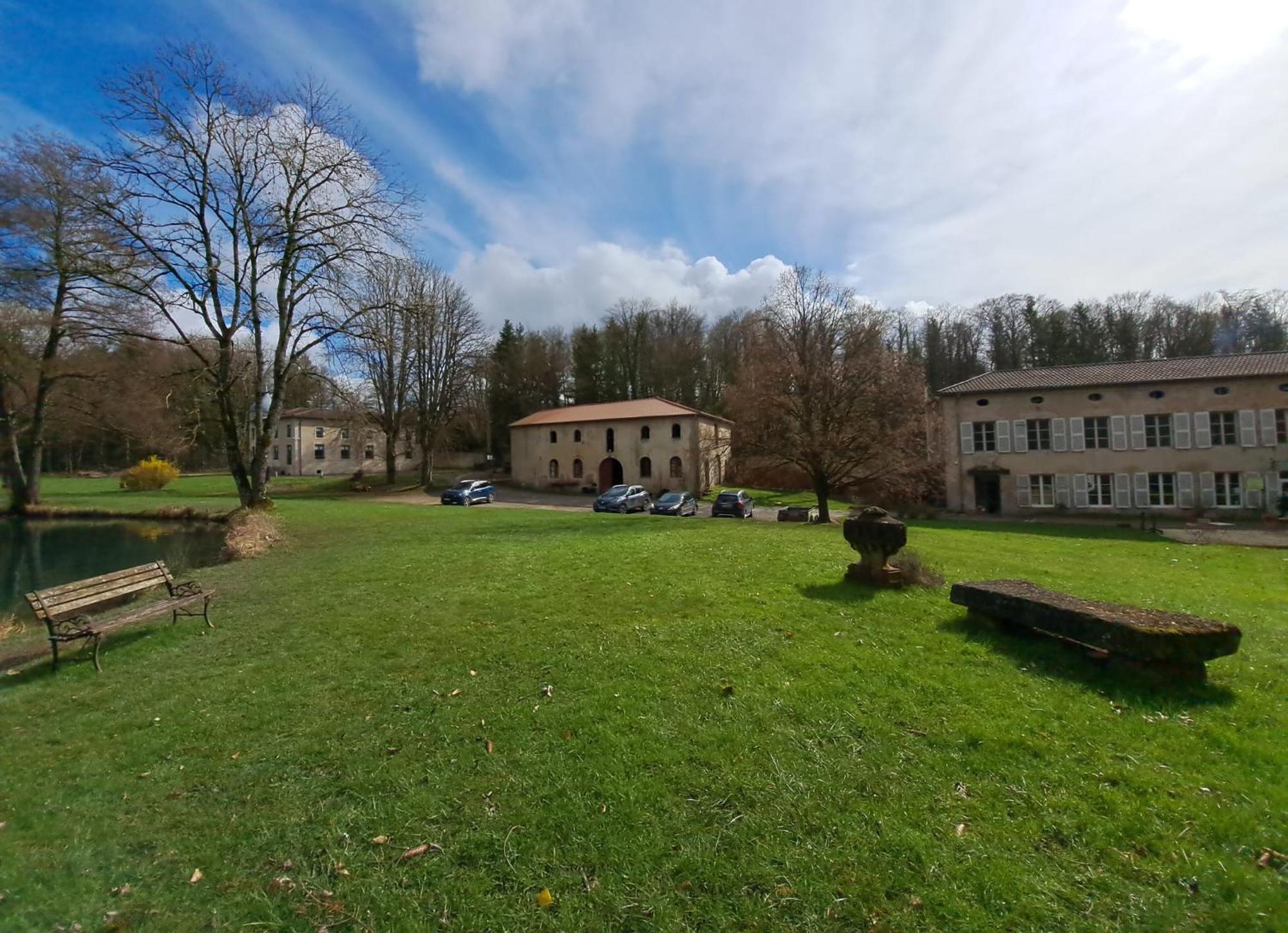 Lodge Hotel De Sommedieue Verdun Экстерьер фото